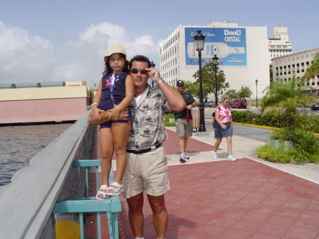 big-travel-guy-in-puerto-rico.jpg